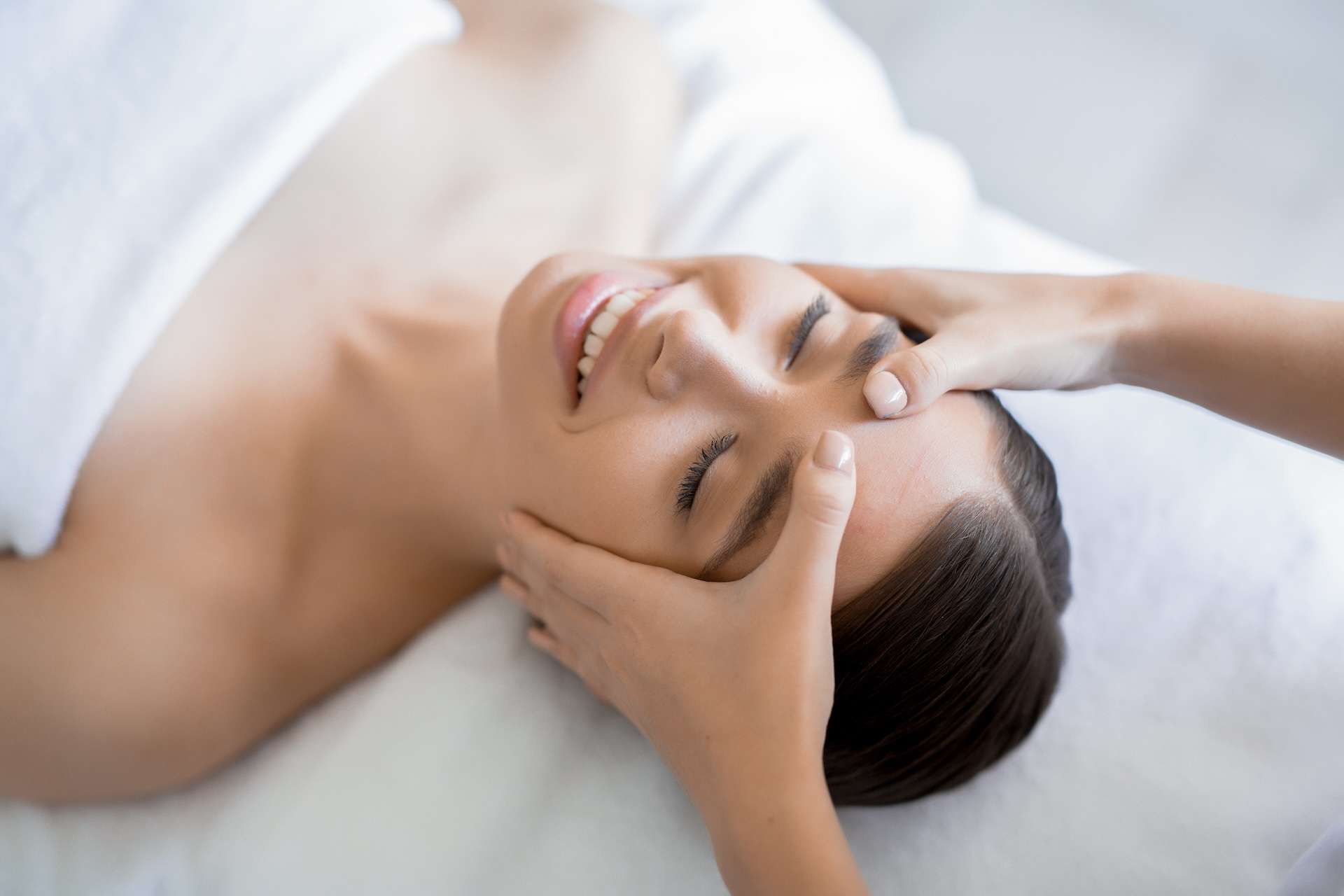 Lymphatic Lift & Glow Facial